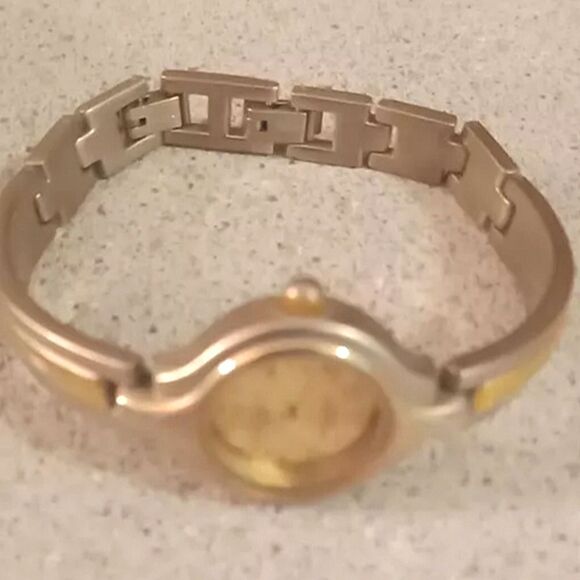 LA Express Women's Silver Tone/Goldtone Bracelet Bezel Watch. Water Resistant - Picture 4 of 4